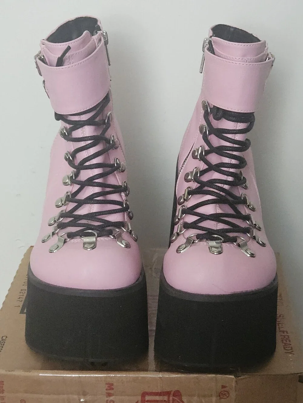 Demonia Kera Women's Gothika Chunky Platform Boots Size 7. Pink